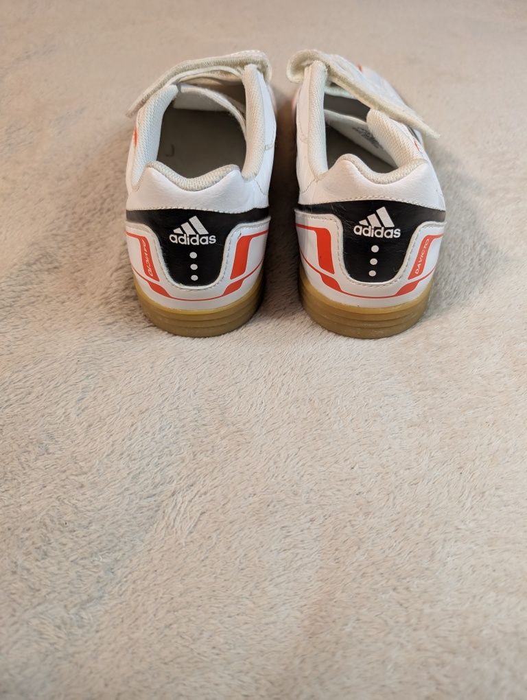 Футзалки Adidas davicto 36 р. 22.5 см стан нових