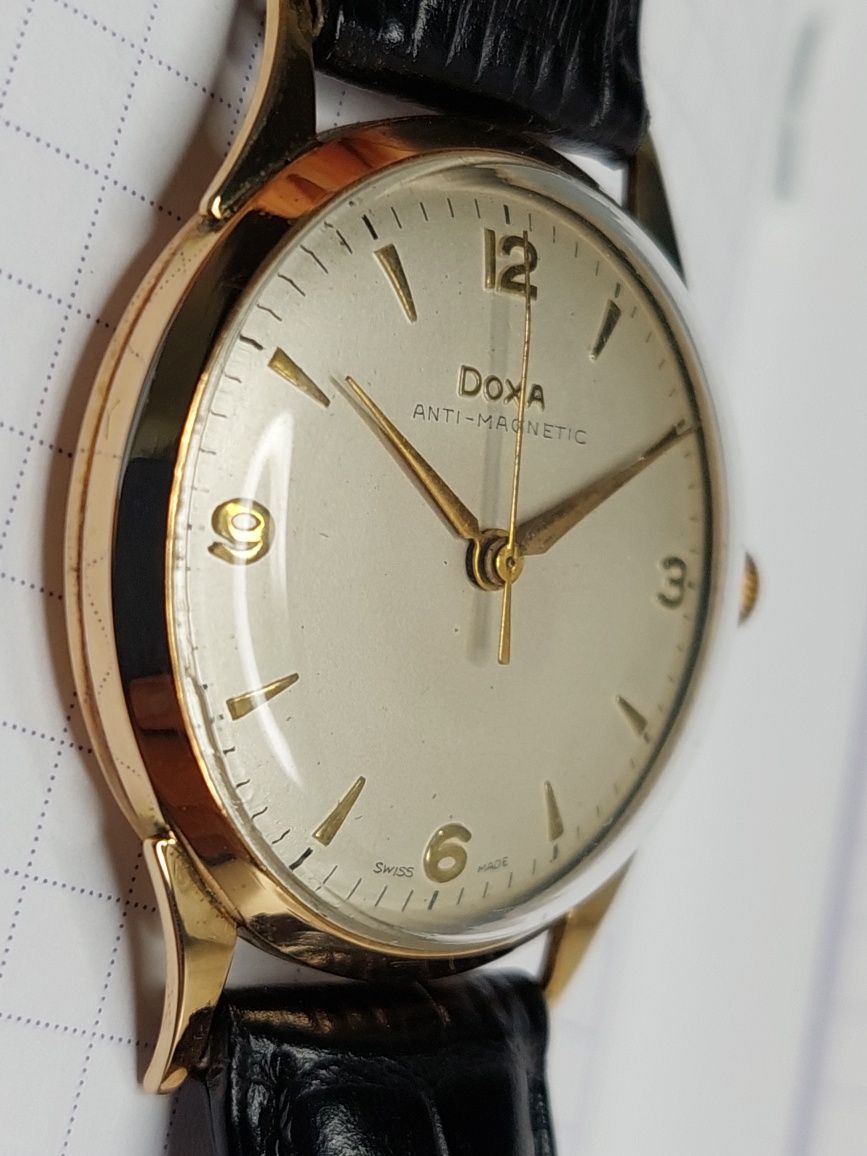 Часы золотые швейцарские наручные механические DOXA