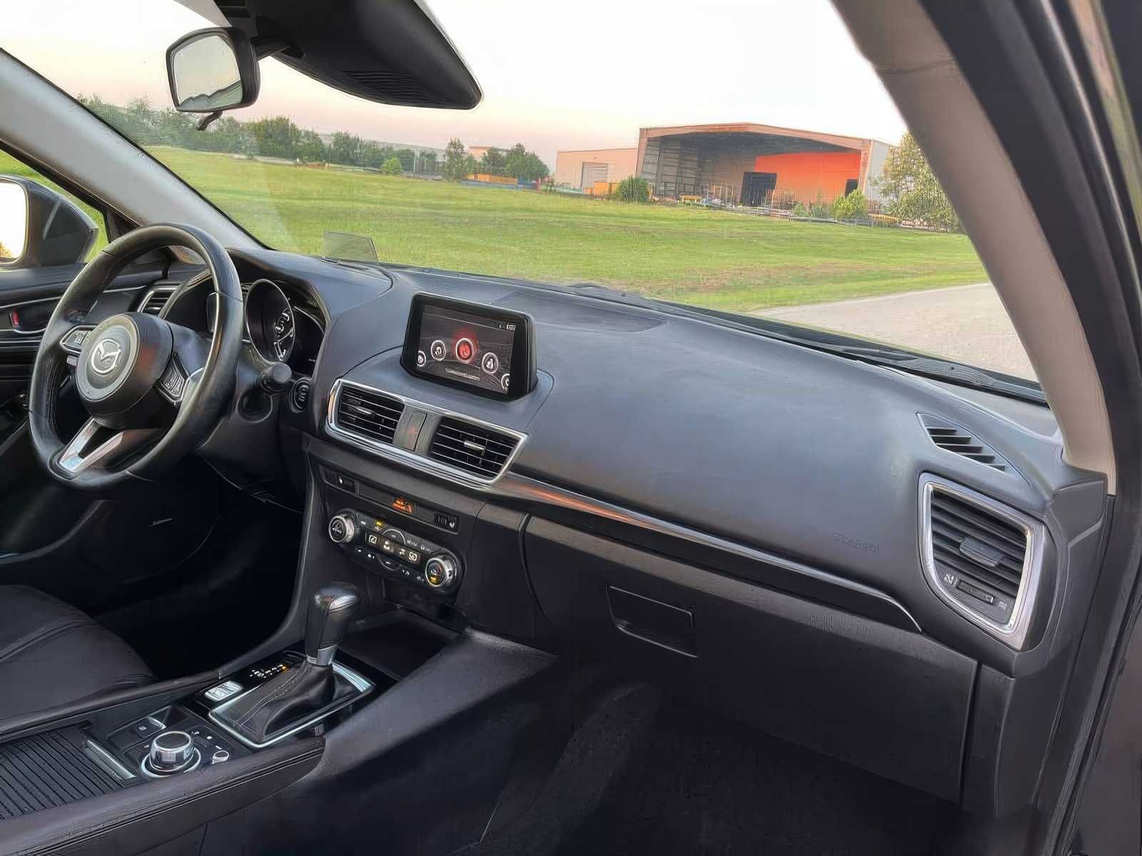 2018    Mazda  3