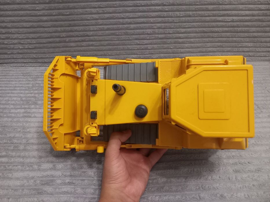 Бульдозер CAT від Bruder