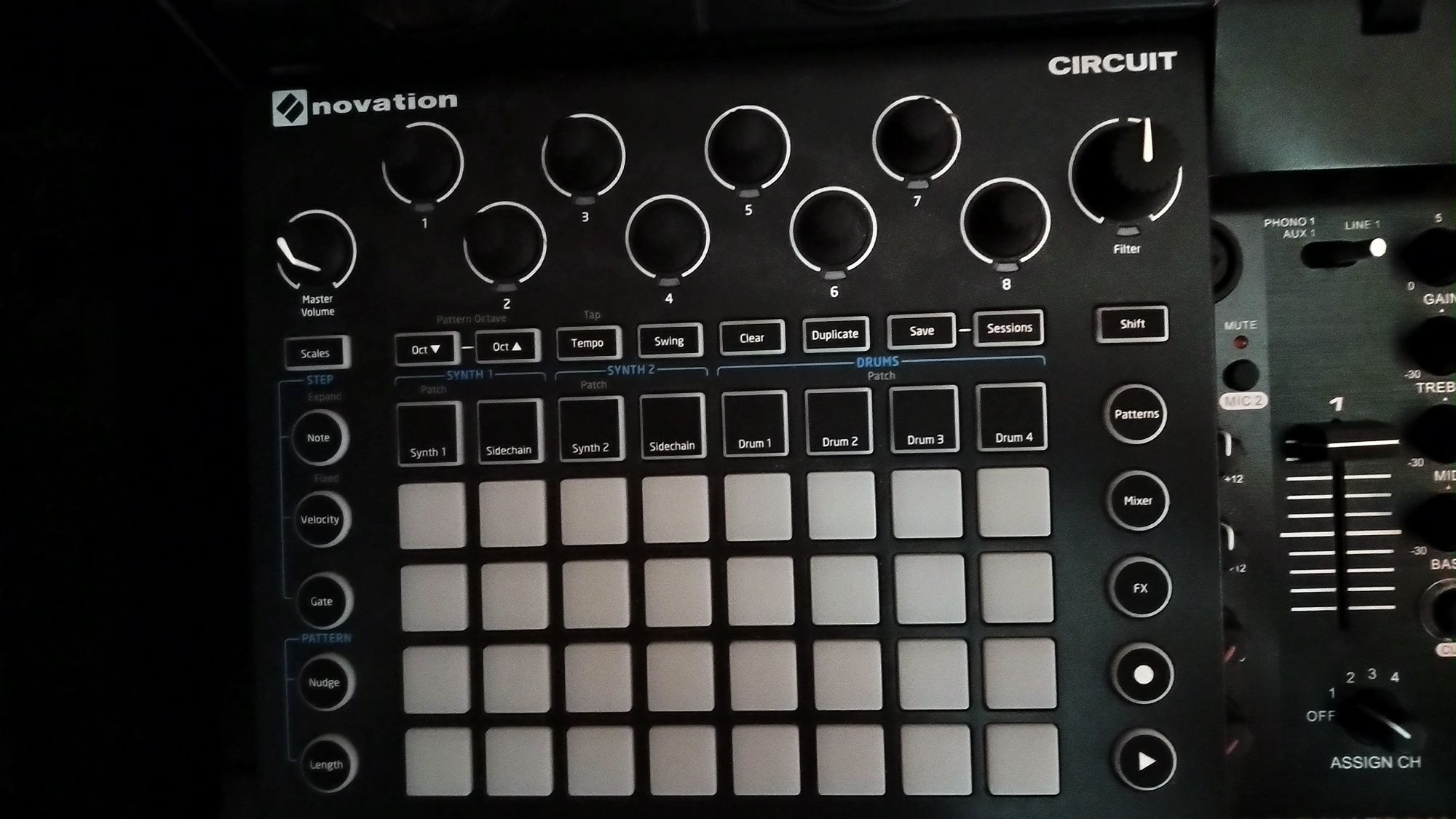 Novation Circuit - groovebox, synth, повний комплект
