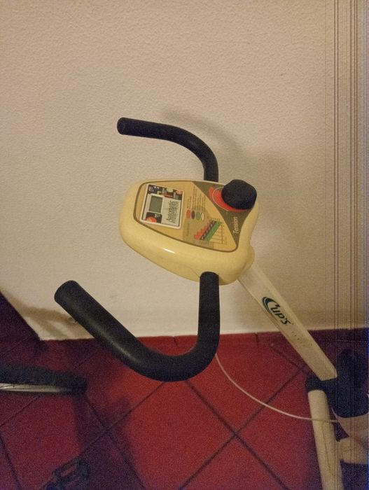 Bicicleta estática em bom estado