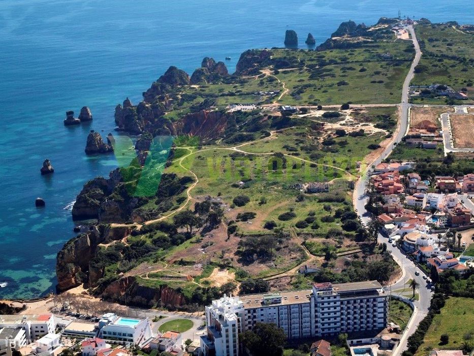 Terreno com Ruina em Cima da Praia Dona Ana.