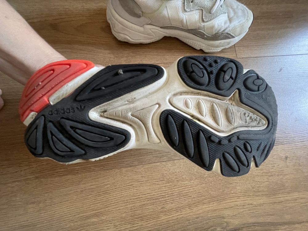 Кросівки жіночі Adidas в хорошому стані, 39 р