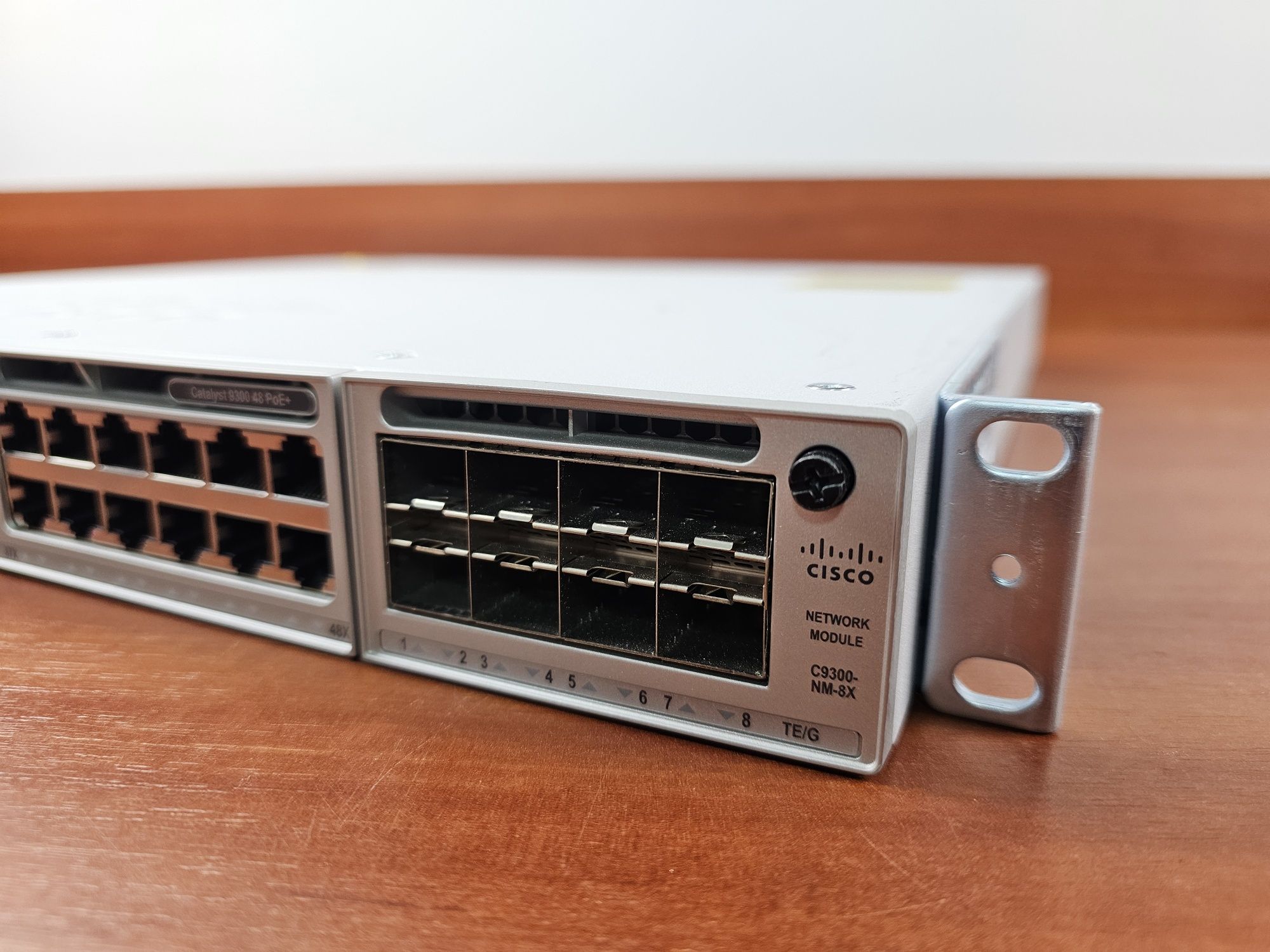 Комутатор+модуль C9300-NM-8X, Cisco Catalyst 9300 48 port PoE+ (C9300-