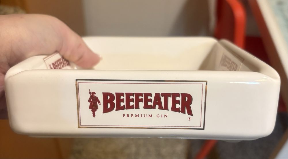 Cinzeiro Beefeater, colecionável, como novo.