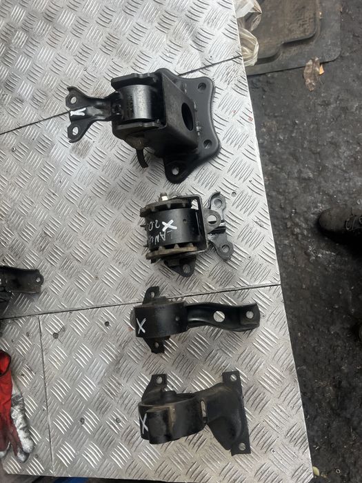 Подушка двигателя мотора коробки лансер 10 lanser x обьем 2.0 1.6 1.5