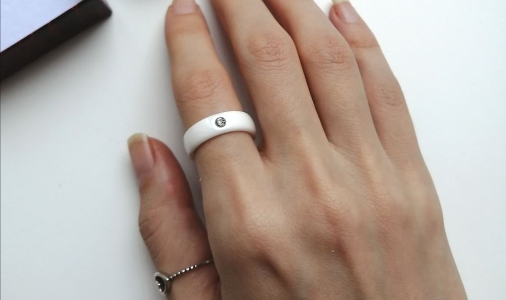 Каблучка керамічна з камнем біла чорна стильна,кераміка розмір 17-18