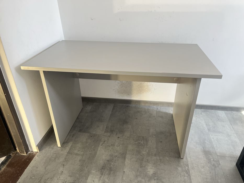Biurko solidne firmy Meblik szare 125 x 67