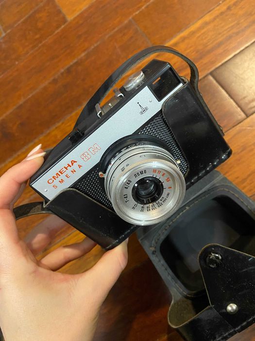 Smena-8 – aparat analogowy z PRL, oryginalny futerał, kolekcjonerski