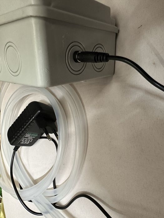 Dozownik, podajnik, pompka oleju (przepracowany olej, chlodziwo, woda)