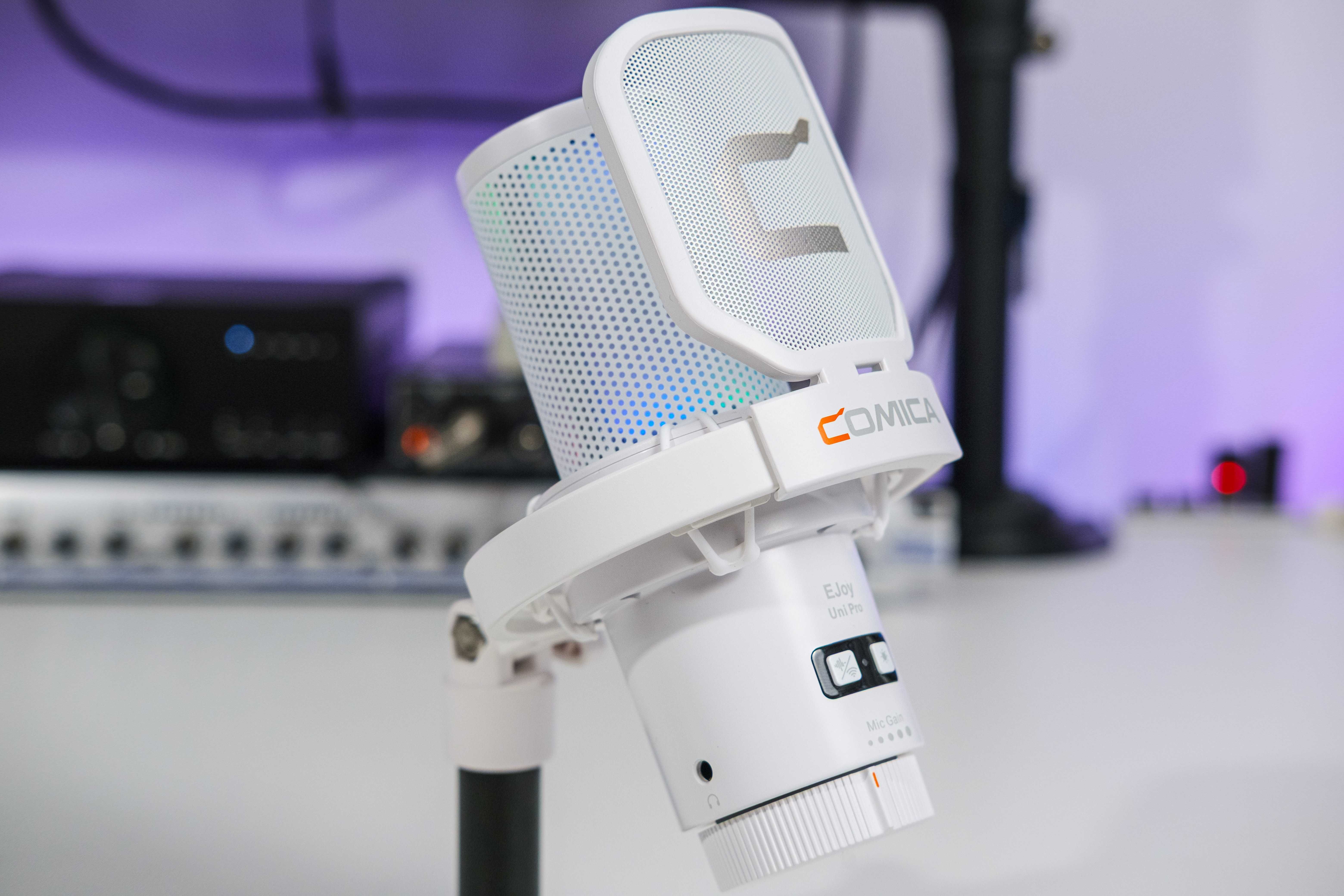 Comica Ejoy UNI Pro — bezprzewodowy RGB mikrofon z modułowym boom arm