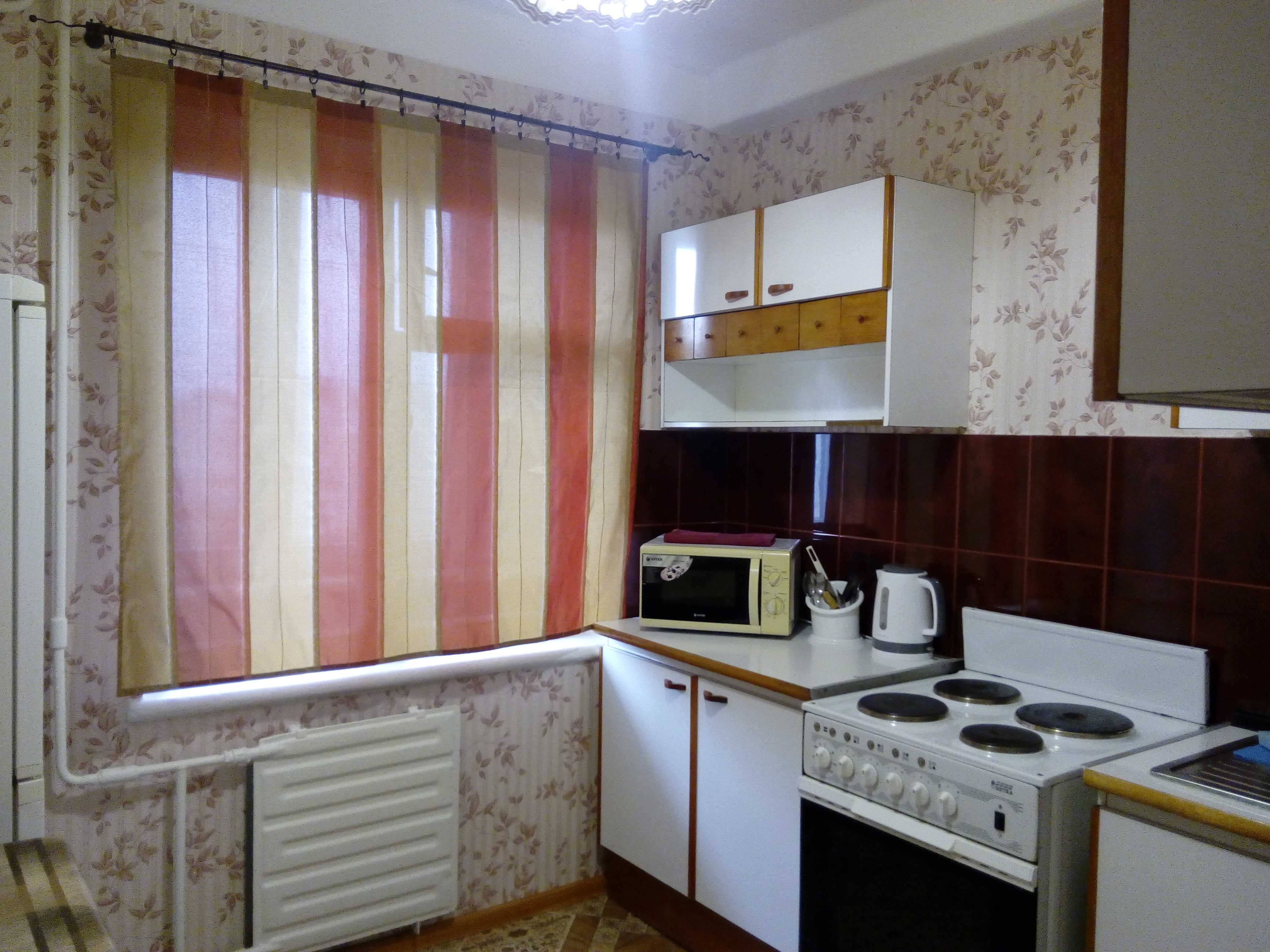 Оболонь.  ТЦ "OASIS" 1-хв.  "Героїв Дніпра" Оболонський проспект-43.