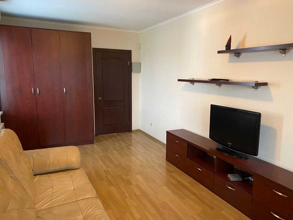 Продаж 3 кімнатної квартири біля метро Оболонь