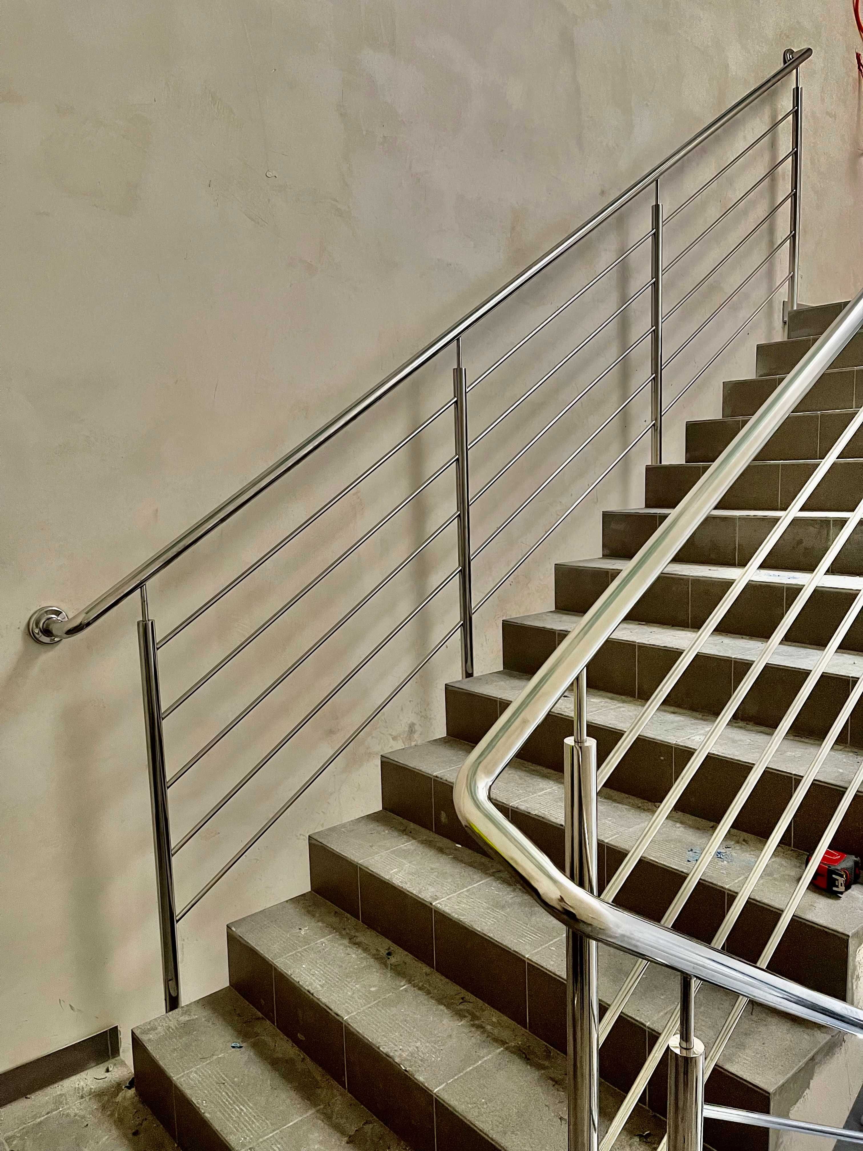 Klatki schodowe - balustrady nierdzewne | schody | pochwyty | poręcze