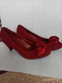 Wisniowo/czerwone buty z różą. Raz założone.