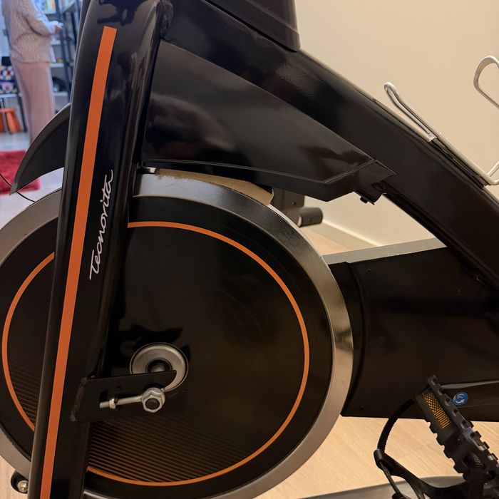 Bicicleta estatica BH S2000 nova, com LCD