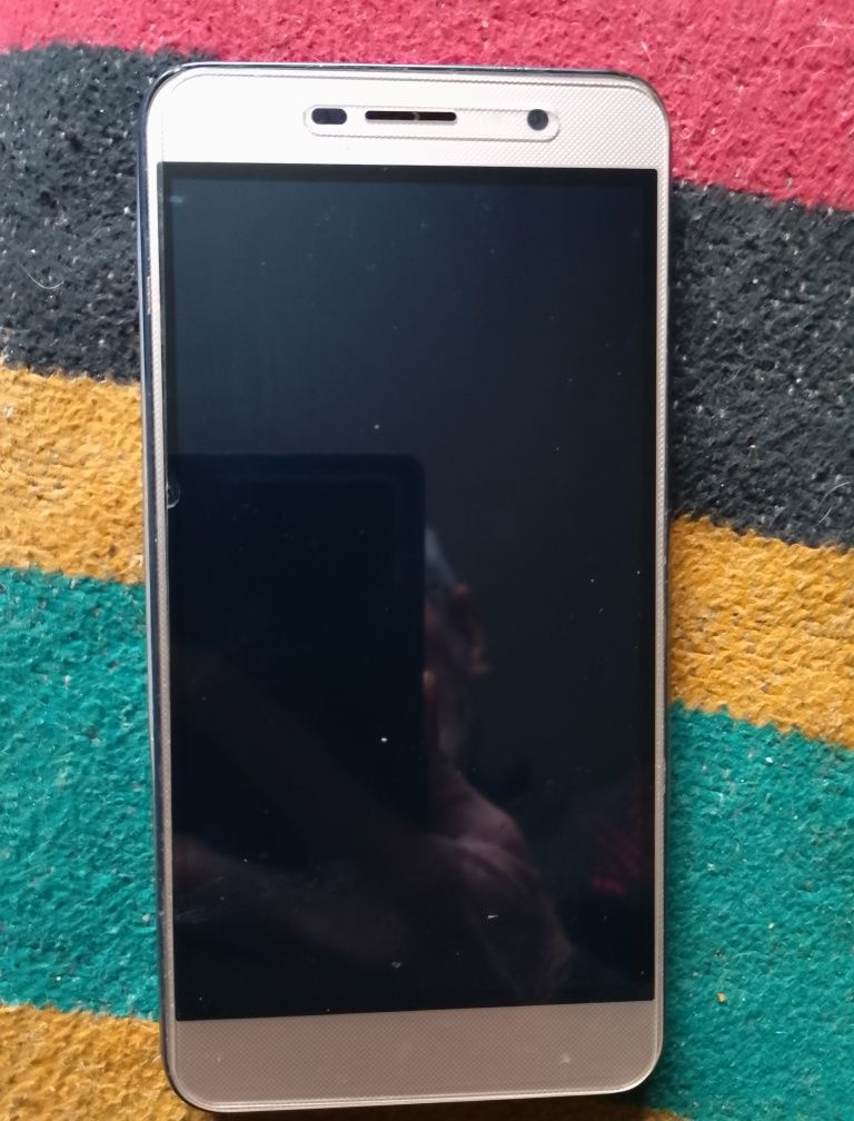 Продам смартфон Huawei TIT-U02
