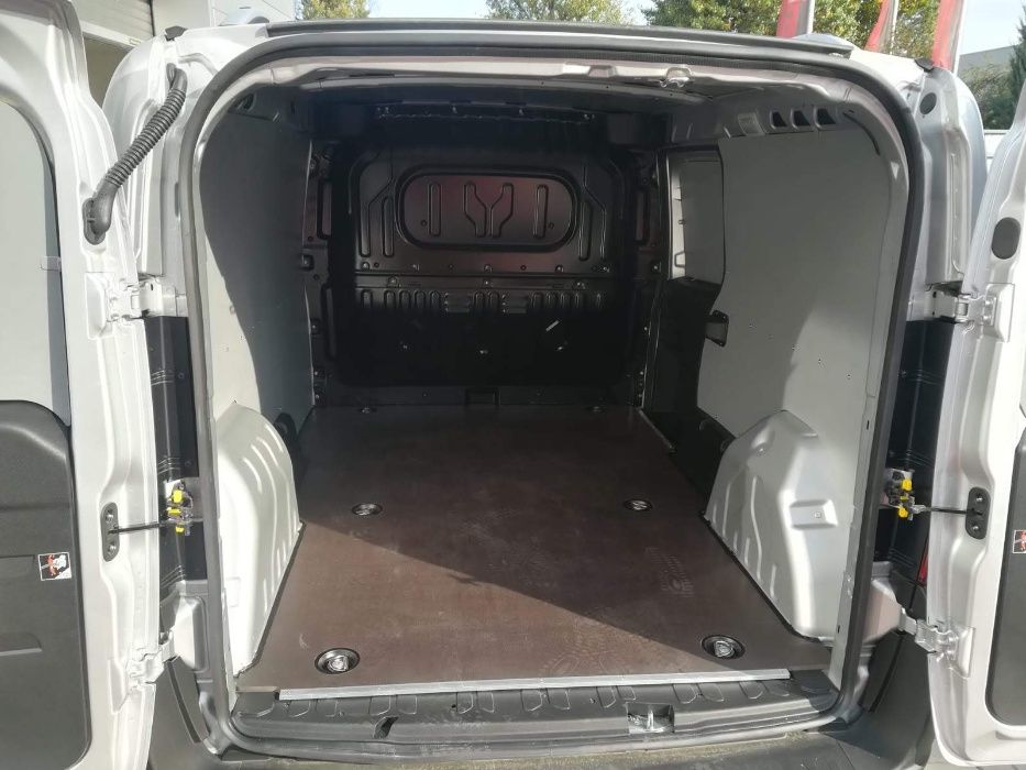 Fiat Doblo L2H1 Zabudowa podłogi, boków i drzwi ze sklejki