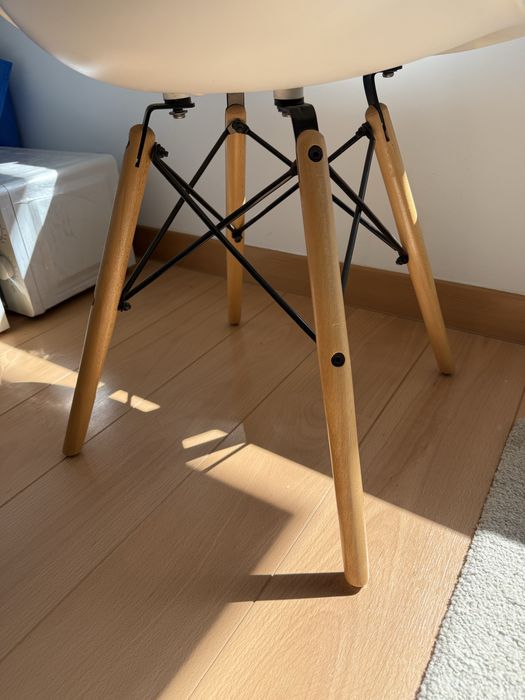 Cadeira estilo Eames - nordica