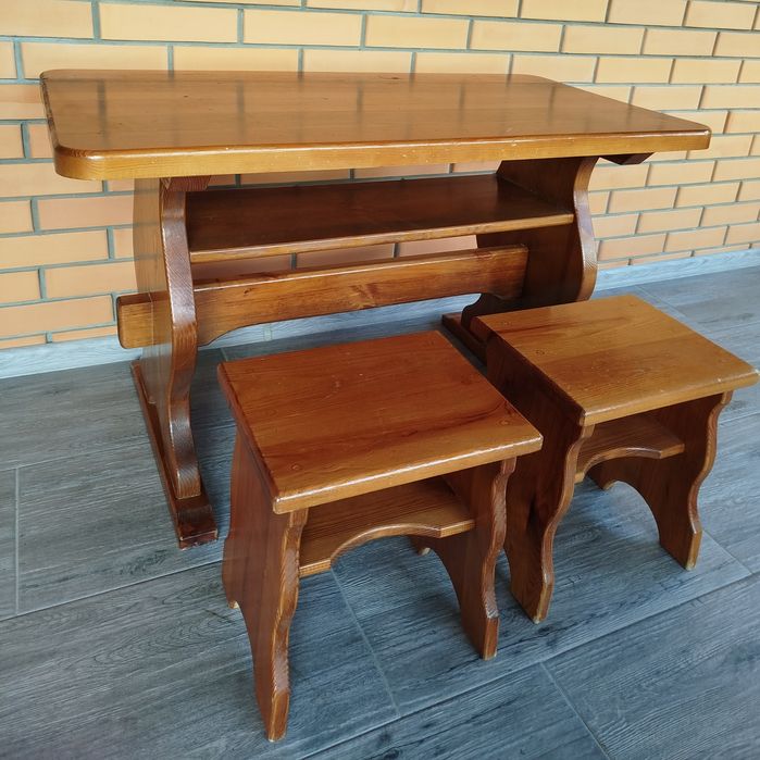 Дитячий стіл з стільчиками