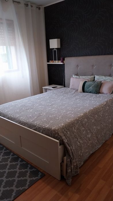 Cama branca 140*200+colchao+cabeceira+gavetas arrumação