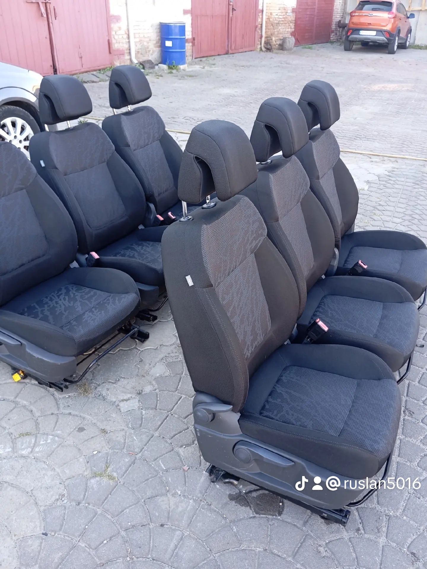 Автосидіння.Відкидні сидіння.Сидушки для бусов.Автосидушки.Сидіння.