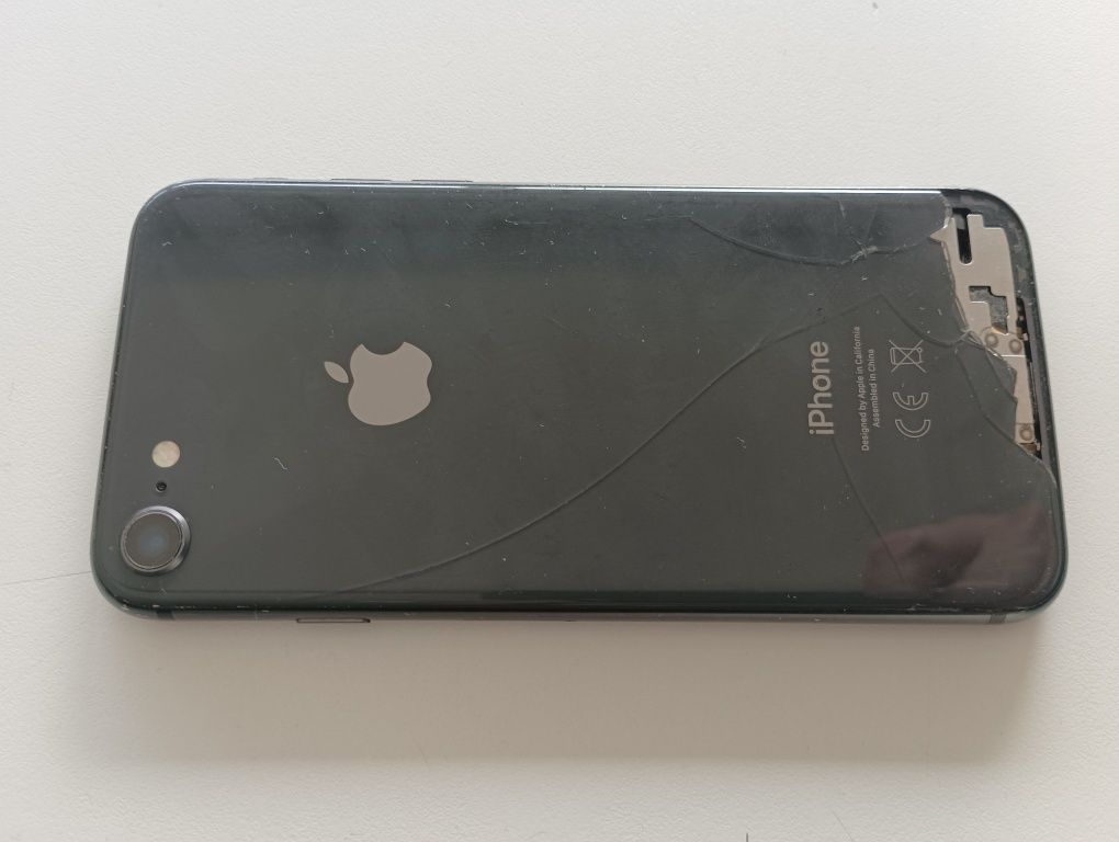 iPhone 8 (para peças)