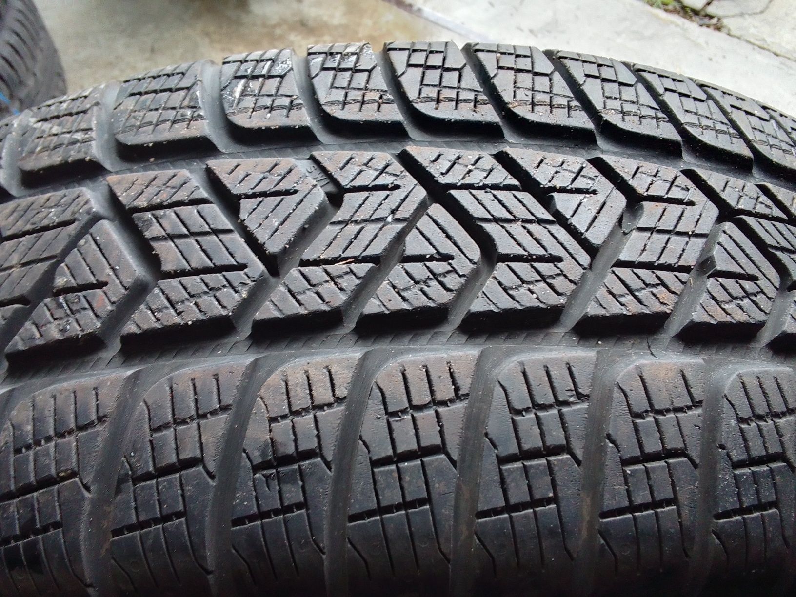 2 Opony zimowe 215/70r16 PIRELLI 6.5mm