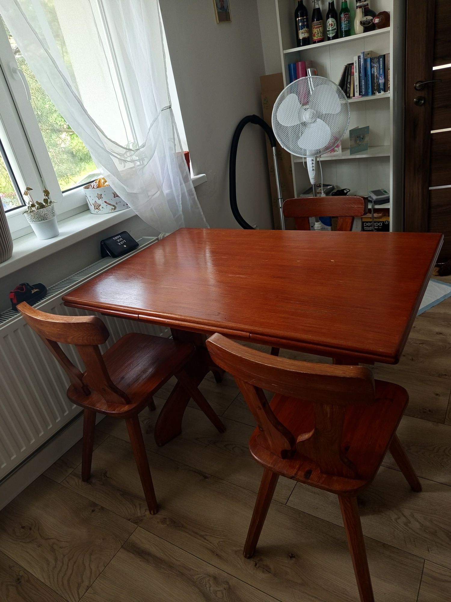 Piękny stół drewno bejca