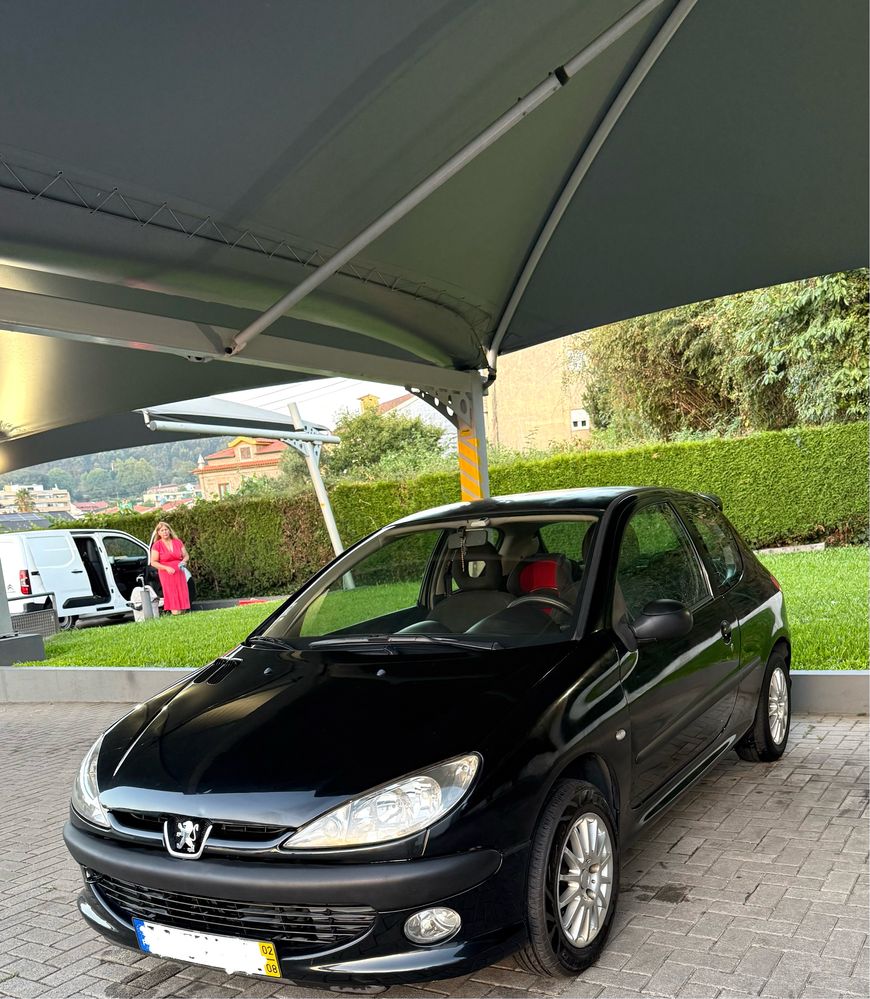 Peugeot 206 preto 1.4 gasolina 3 portas