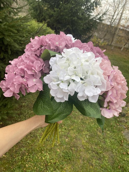 Декор гортензіі виглядають як живі квіти