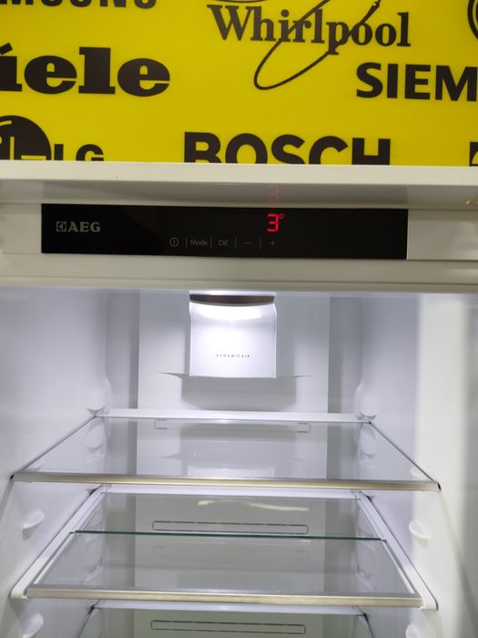 Холодильник під вмонтування фірми AEG, модель SKZ81800C0