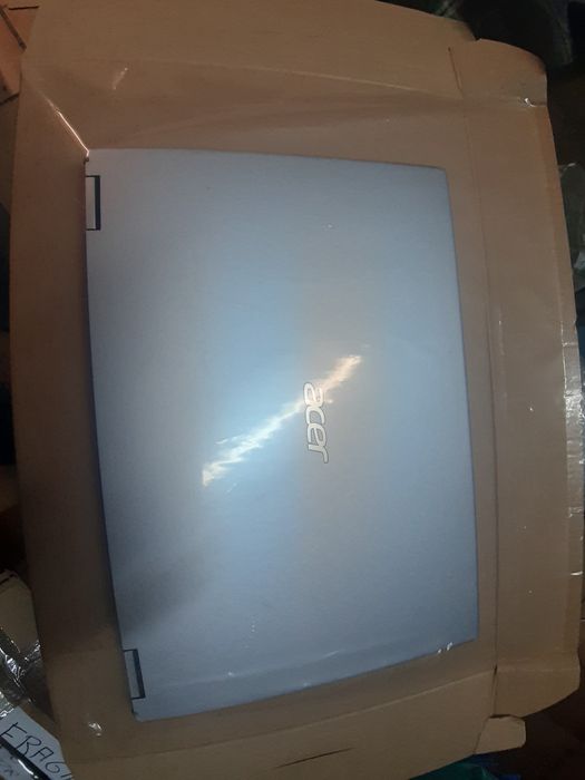 Seis computadores portáteis para reparação