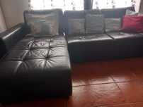 Sofá em pele com chaise longue