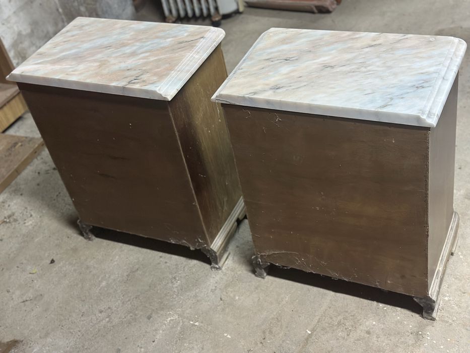 Mesas de cabeceira com mármore