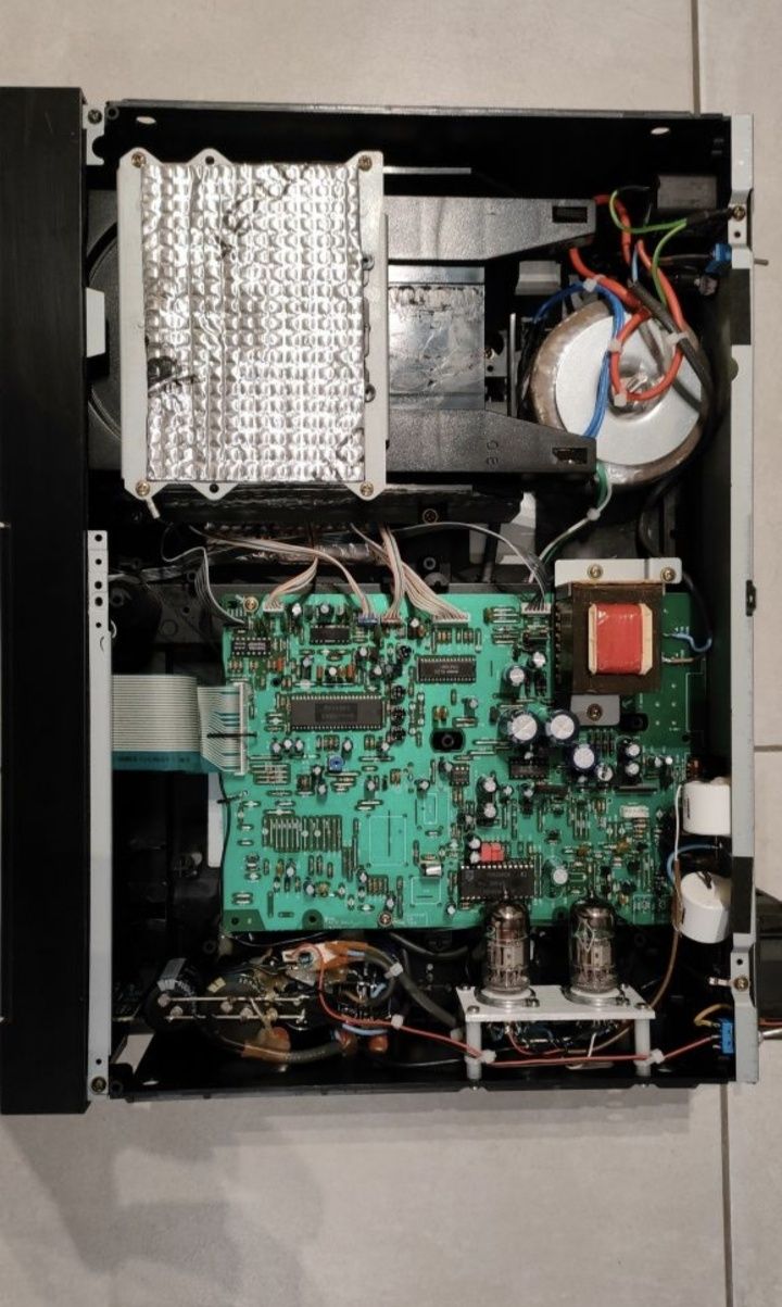 Sony CDP-750 na lampach