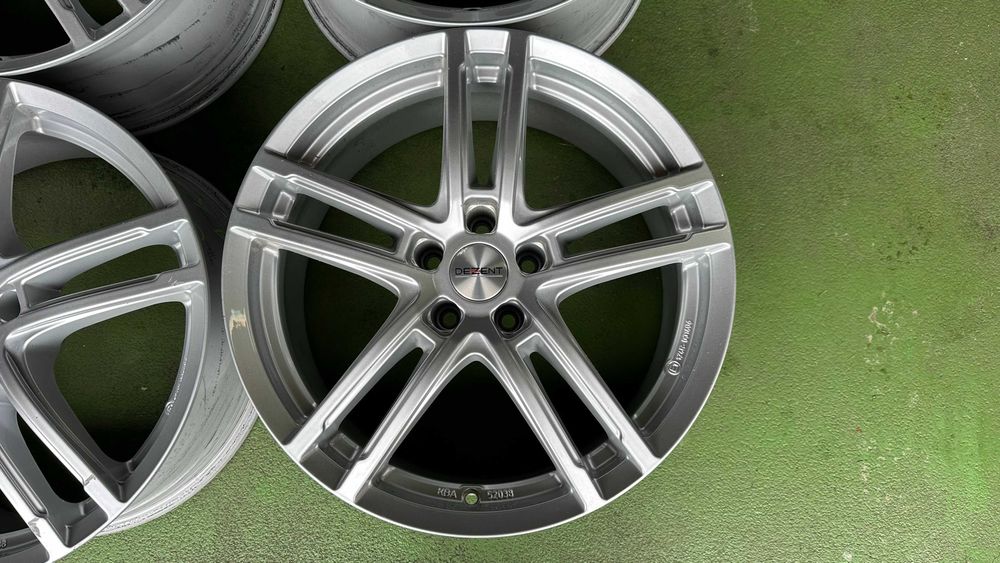 Felgi aluminiowe 19" Dezent 8Jx19H2 5x112x66,6 ET39 4x Mercedes Audi