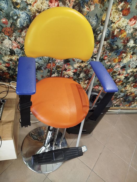 Fotelik dziecięcy fryzjerski