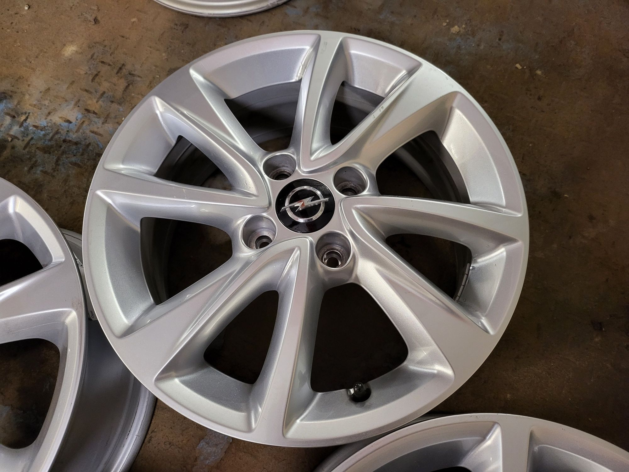 Alufelgi 16 Opel Corsa F 4x108 IS38