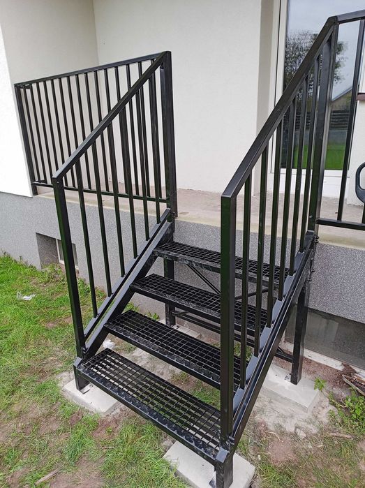 Schody metalowe na taras balkon do domu malowane ocynkowane krata wema
