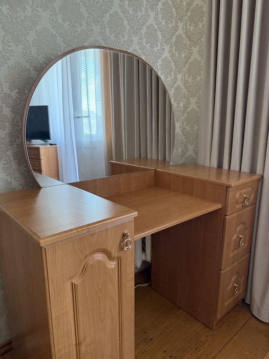 Туалетний столик