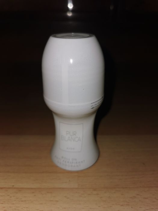 Damski dezodorant w kulce Avon Pur Blanca 50 ml