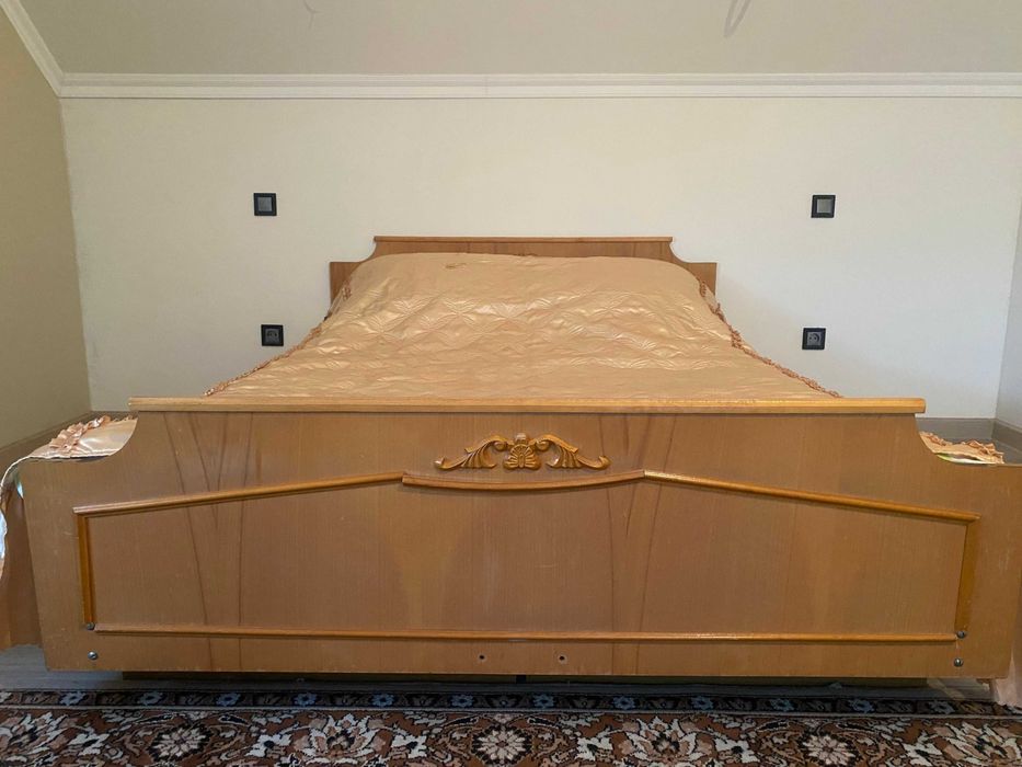 Ліжко двоспальне з матрацом