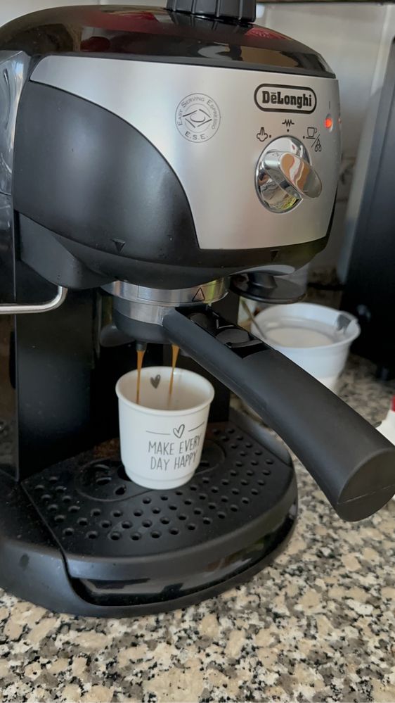 Máquina de café delonghi