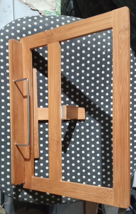 Stojak pod książkę