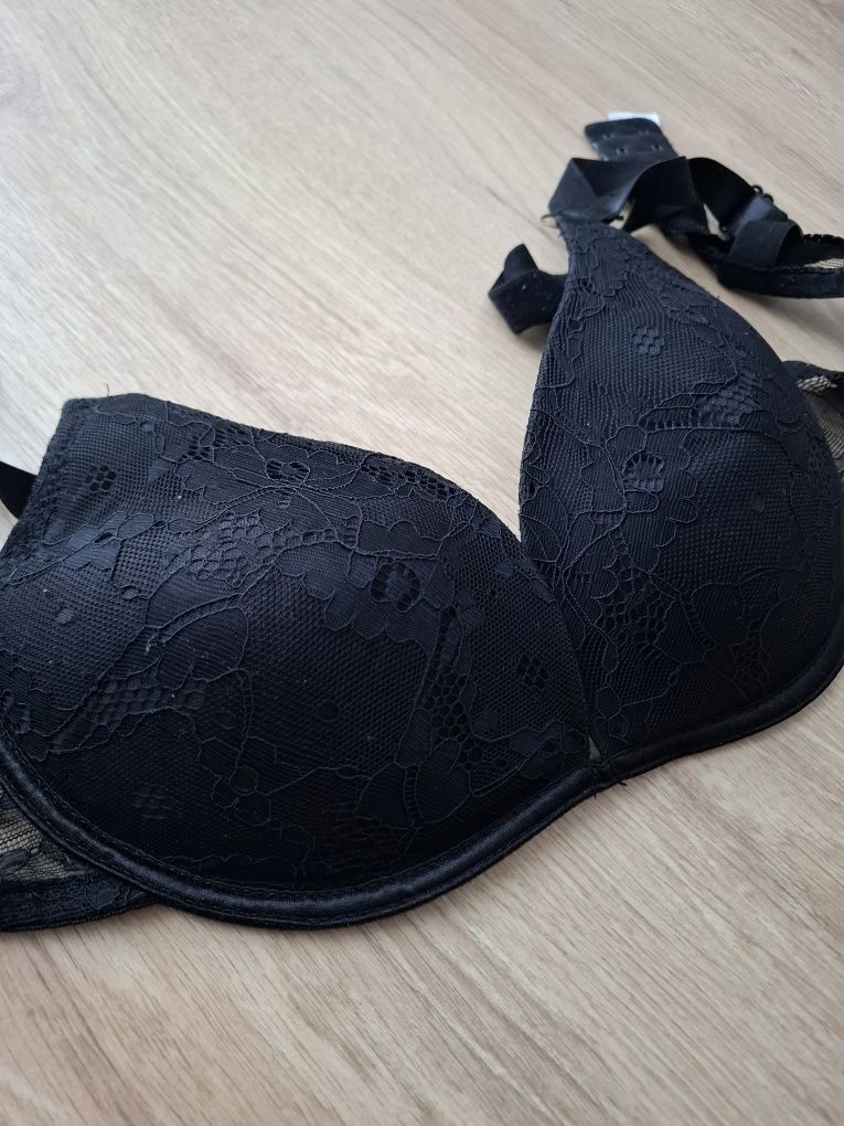 Pepco biustonosz czarny 80 C koronkowy elegancki seksowny sexy push up