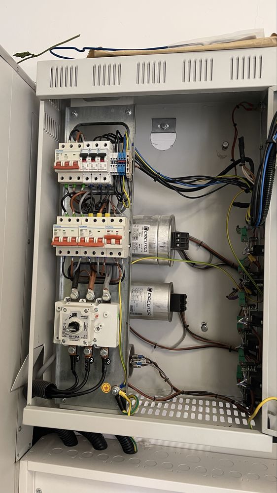 Automatyczne baterie kondensatorów OPTIM EMS-C