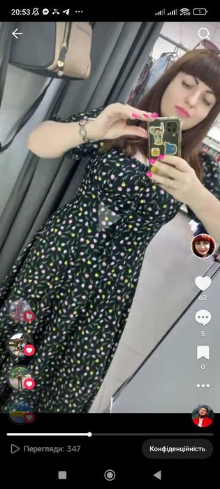 Продам літній сарафан слизька тканина.Легенький і не мнеться.