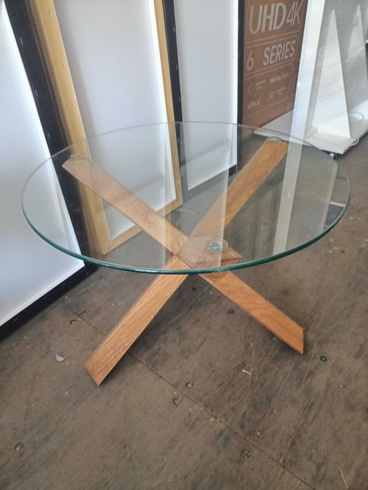 Столик кофейный, стеклянный с деревянными ножками